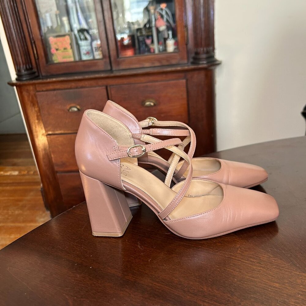 Naturalizer Women's Leesha Strappy Closed Toe Block Heel Pump - Picture 7 of 15